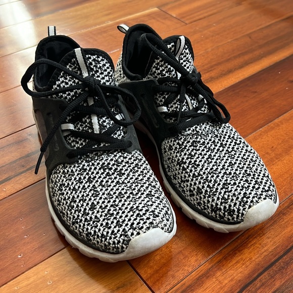 Target Knit Sneakers - Picture 2 of 5